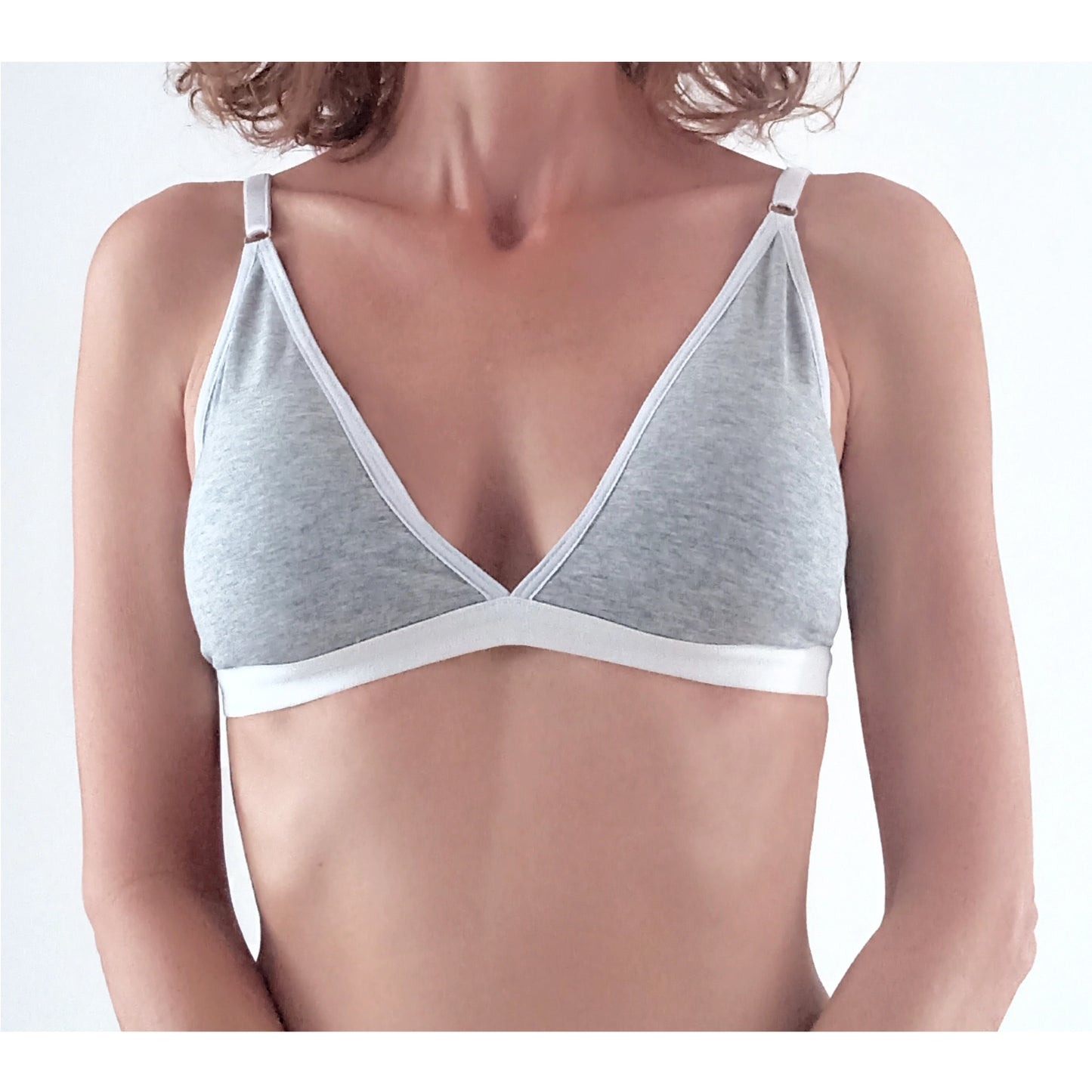 Bralette sin Varilla en Algodón Antialérgico con espuma removible y ajuste cómodo.