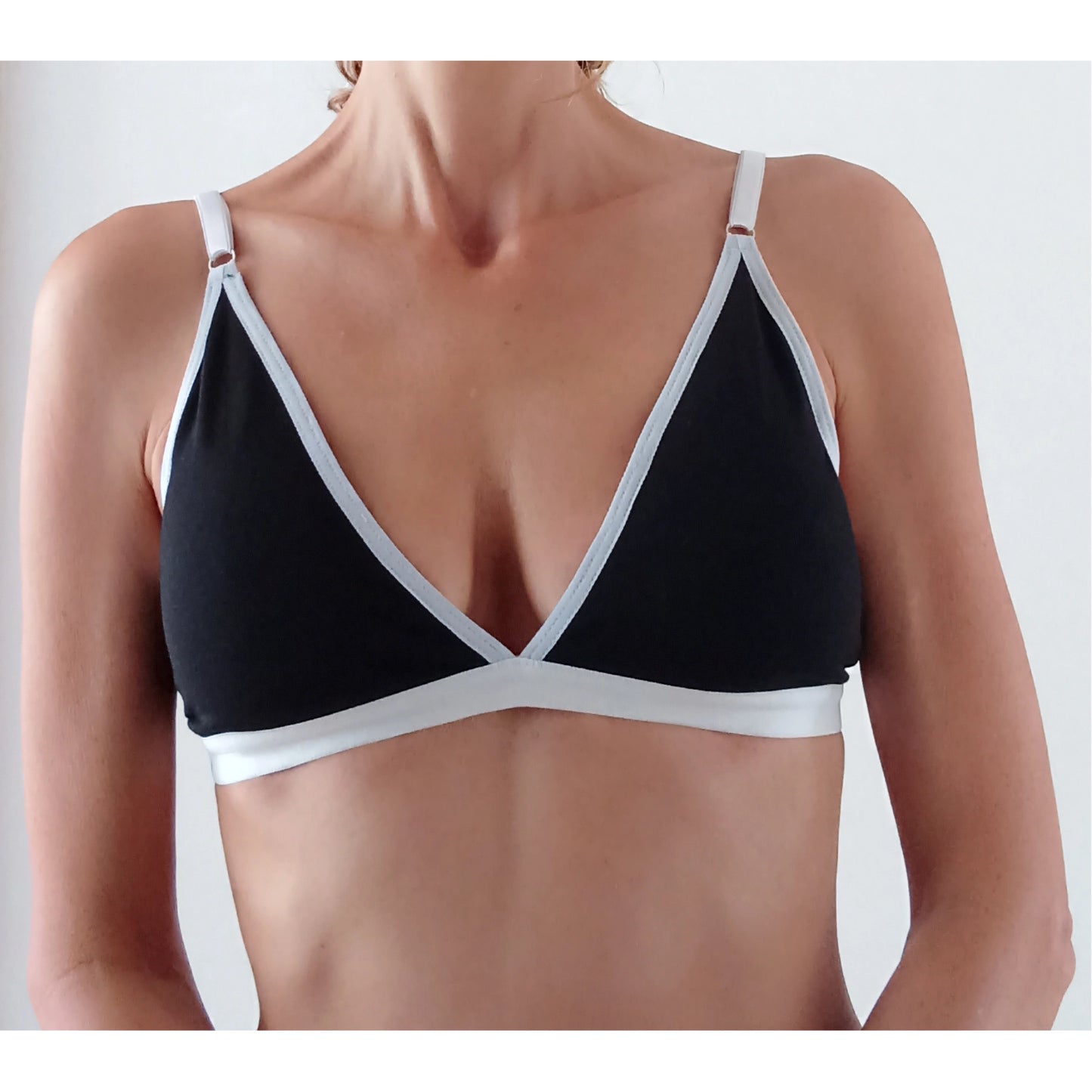Bralette sin Varilla en Algodón Antialérgico con espuma removible y ajuste cómodo.