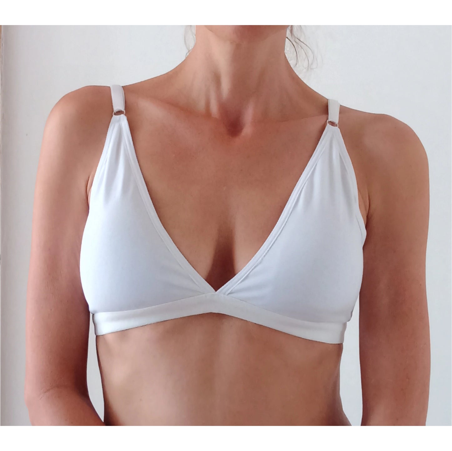 Bralette sin Varilla en Algodón Antialérgico con espuma removible y ajuste cómodo.